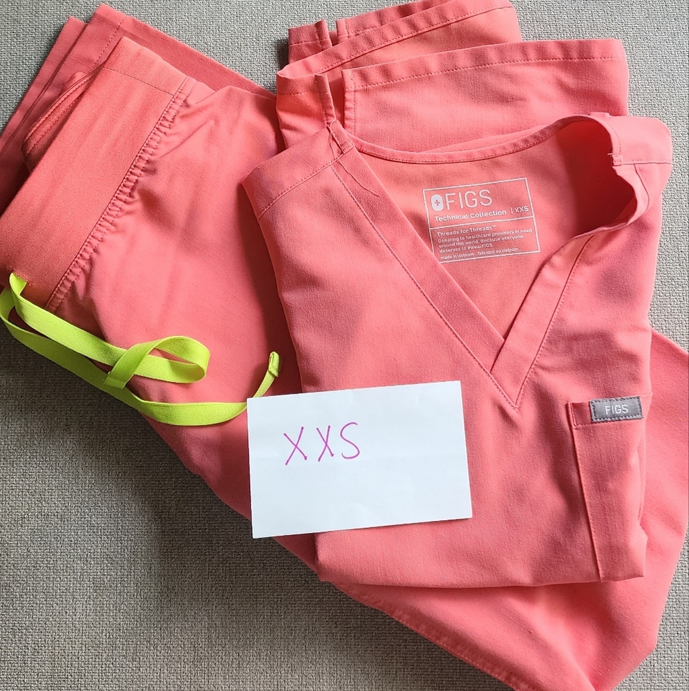 Figs hot coral scrubs set